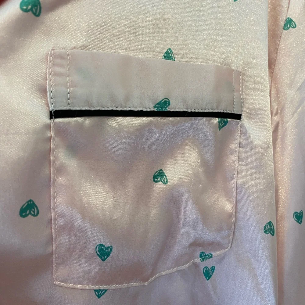 Silky pink pajamas - Picture 2 of 6